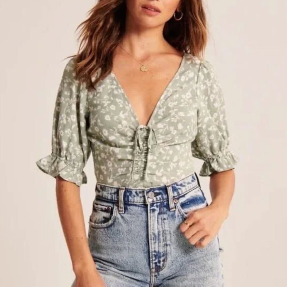 Abercrombie Cinched front puff sleeve top